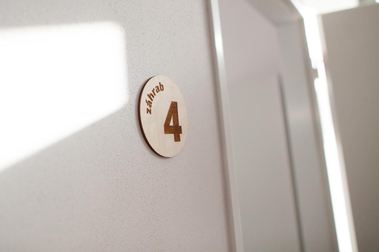 Hotel Spalov セミリ エクステリア 写真